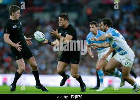 Londra, Regno Unito. Xx Settembre, 2015. Coppa del Mondo di rugby. Nuova Zelanda contro Argentina. Nuova Zelanda outhalf Dan Carter in azione Credit: Azione Plus sport/Alamy Live News Foto Stock