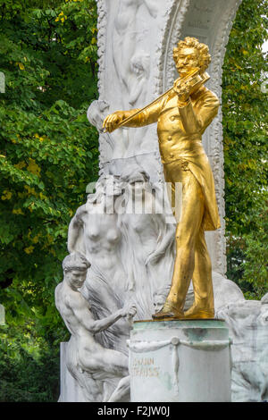 Un monumento al compositore Johann Strauss II, 1825-1899, Stadtpark parco municipale, Vienna, Vienna, Austria, Europa Foto Stock