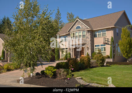Casa signorile e giardino in Happy Valley di Oregon. Foto Stock
