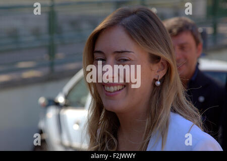 Torino, Italia. Xx Settembre, 2015. Il ministro per le riforme costituzionali e per le relazioni con il Parlamento nel governo Renzi, Maria Elena Boschi ospite presso la festa dell'ala sinistra quotidiano di Torino. © Massimiliano Ferraro/Pacific Press/Alamy Live News Foto Stock