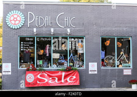 Chic pedale del negozio di biciclette di West End Historic District sulla strada principale nel centro cittadino di Greenville nella Carolina del Sud. Foto Stock