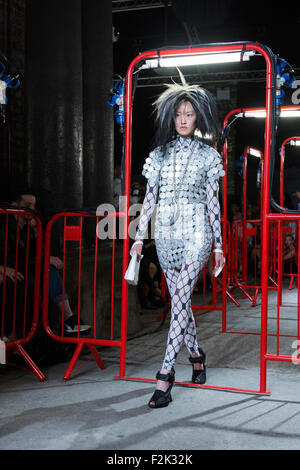 Londra, Regno Unito. Xx Settembre, 2015. La London Fashion Week SS16 ready-to-wear spettacolo sulla pista del marchio di moda KTZ. Credito: Immagini vibranti/Alamy Live News Foto Stock