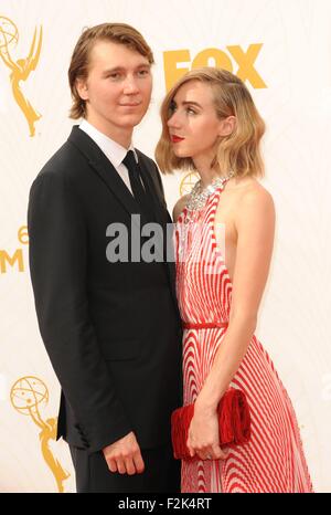 Los Angeles, CA, Stati Uniti d'America. Xx Settembre, 2015. Paul Dano Zoe Kazan presso gli arrivi per 67th Primetime Emmy Awards 2015 - Arrivi 1, il teatro di Microsoft (in precedenza Nokia Theater L.A. Live), Los Angeles, CA il 20 settembre 2015. Credito: Elizabeth Goodenough/Everett raccolta/Alamy Live News Foto Stock