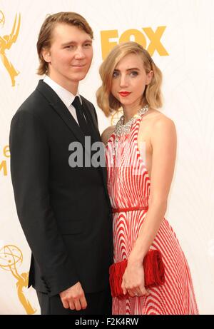 Los Angeles, CA, Stati Uniti d'America. Xx Settembre, 2015. Paul Dano Zoe Kazan presso gli arrivi per 67th Primetime Emmy Awards 2015 - Arrivi 1, il teatro di Microsoft (in precedenza Nokia Theater L.A. Live), Los Angeles, CA il 20 settembre 2015. Credito: Elizabeth Goodenough/Everett raccolta/Alamy Live News Foto Stock