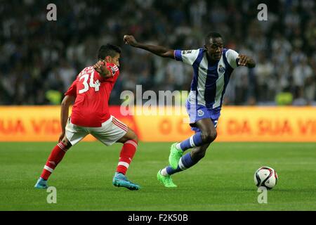 Porto, Portogallo. Xx Settembre, 2015. I giocatori in azione durante il portoghese Soccer League tra il Futebol Clube do Porto e lo Sport Lisboa e Benfica al Estadio do Dragao di Oporto, OPO. Helder Sousa/CSM/Alamy Live News Foto Stock