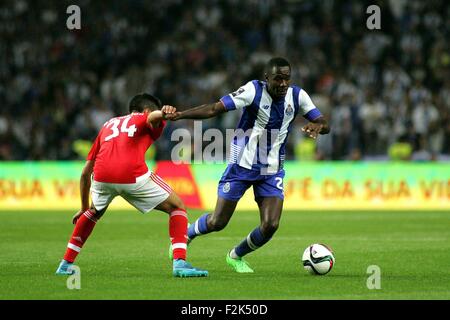 Porto, Portogallo. Xx Settembre, 2015. I giocatori in azione durante il portoghese Soccer League tra il Futebol Clube do Porto e lo Sport Lisboa e Benfica al Estadio do Dragao di Oporto, OPO. Helder Sousa/CSM/Alamy Live News Foto Stock