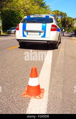 Vista della polizia municipale italiana auto in strada Foto Stock