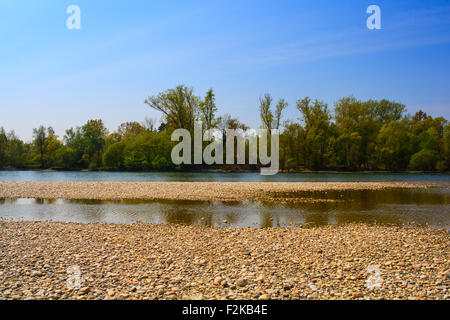 Vista panoramica del fiume Ticino in Italia Foto Stock