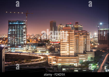 A baixa da Cidade de Luanda ao cair da noite. Foto Stock