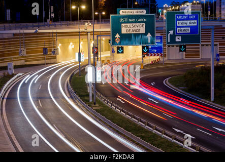 L'apertura di 6 km di lunghezza tunnel Blanka, la cui costruzione durò otto anni e costato 43 miliardi di corone, a Praga, Repubblica ceca, 19 settembre 2015. (CTK foto/Vit Simanek) Foto Stock