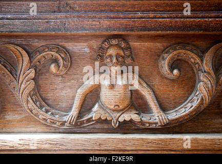 Legno scolpito merman figura, Chiesa di Tutti i Santi, Laxfield, Suffolk, Inghilterra, Regno Unito Foto Stock