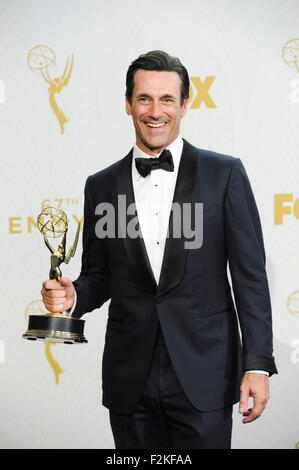 Los Angeles, CA, Stati Uniti d'America. Xx Settembre, 2015. Jon Hamm in sala stampa per 67th Primetime Emmy Awards 2015 - SALA STAMPA, il teatro di Microsoft (in precedenza Nokia Theater L.A. Live), Los Angeles, CA il 20 settembre 2015. Credito: Elizabeth Goodenough/Everett raccolta/Alamy Live News Foto Stock