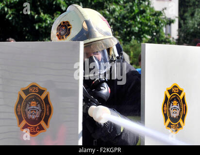 Cinquanta migliori locali di volontariato professionale e i vigili del fuoco hanno partecipato alla gara pompiere combattimento Challenge in Telc, Repubblica ceca, 19 settembre 2015. (CTK foto/Lubos Pavlicek) Foto Stock