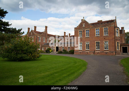 Tudor Carew Manor House di Beddington park attualmente utilizzato come scuola scuola Foto Stock