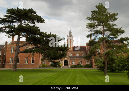 Tudor Carew Manor House di Beddington park attualmente utilizzato come scuola scuola Foto Stock