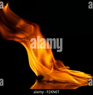 Fire fiamme riflesse in acqua Foto Stock