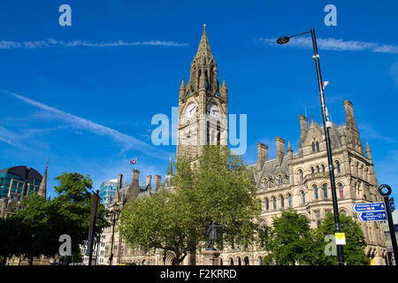 Manchester City Hall ad Albert Square, Manchester, Regno Unito. Blue sky. Foto Stock