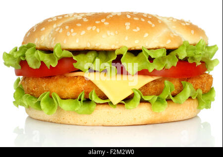 Grandi hamburger di pollo su sfondo bianco Foto Stock