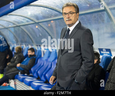 Zagabria, 24 ottobre. Xxi Sep, 2015. Questo file mostra fotografica di ante la CACIC ha, head coach della Dinamo Zagreb, cercando su durante la Champions League Soccer match contro Paris Saint-Germain al Maksimir Stadium a Zagabria in Croazia, 24 ottobre, 2012. Il croato Federazione Calcio Ante nominato la CACIC ha come nuovo allenatore della nazionale di calcio sul Sett. 21, 2015. © Miso Lisanin/Xinhua/Alamy Live News Foto Stock