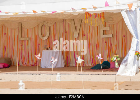 Wedding marque marquee preparati a Bournemouth Beach nel mese di settembre Foto Stock