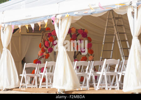 Wedding marque marquee preparati a Bournemouth Beach nel mese di settembre Foto Stock