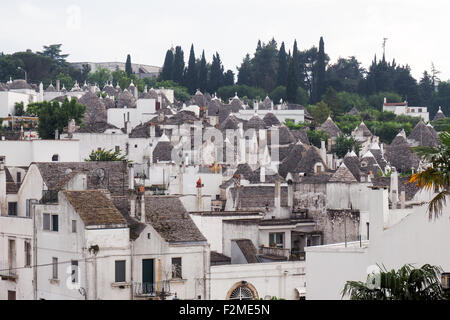 I Trulli del quartiere Monti a Alberobello Foto Stock