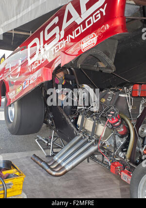 Leif Andreasson prove il suo Top metanolo Funny auto a Santa Pod box. Foto Stock