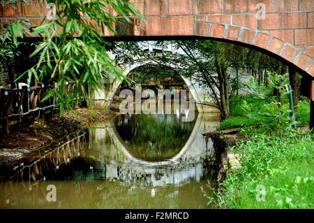 Ping Le antiche città, Cina:: visualizza il marmo bianco della cinghia di giada ponte della Dinastia Qing (1736-95 A.D.) Foto Stock