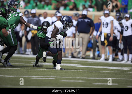 Sett. 19, 2015 - Denton, TX, Stati Uniti d'America - 19 Settembre 2015: riso gufi running back Jowan Davis #3 durante il NCAA Football gioco tra il riso gufi e il nord Texas significa verde a Apogee Stadium di Denton, TX. Credito: JP Waldron/ZumaPress (credito Immagine: © Jp Waldron via ZUMA filo) Foto Stock