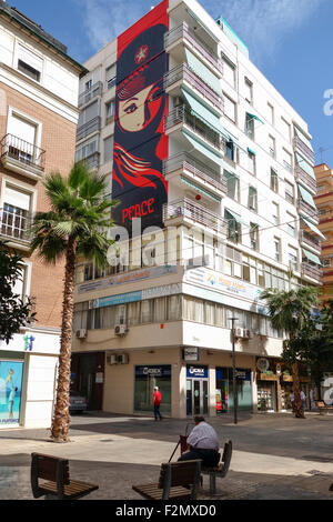 Pittura murale di obbedire gigante, Shepard Fairey, in Malaga Soho, art district, Andalusia, Spagna. Foto Stock