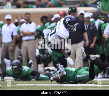 Denton, TX, Stati Uniti d'America. Xix Sep, 2015. 19 settembre 2015: riso gufi running back Austin Walter #27 durante il NCAA Football gioco tra il riso gufi e il nord Texas significa verde a Apogee Stadium di Denton, TX. Credito: JP Waldron/ZumaPress © Jp Waldron/ZUMA filo/Alamy Live News Foto Stock