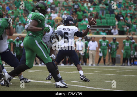 Denton, TX, Stati Uniti d'America. Xix Sep, 2015. 19 settembre 2015: riso gufi quarterback Driphus Jackson #6 durante il NCAA Football gioco tra il riso gufi e il nord Texas significa verde a Apogee Stadium di Denton, TX. Credito: JP Waldron/ZumaPress © Jp Waldron/ZUMA filo/Alamy Live News Foto Stock