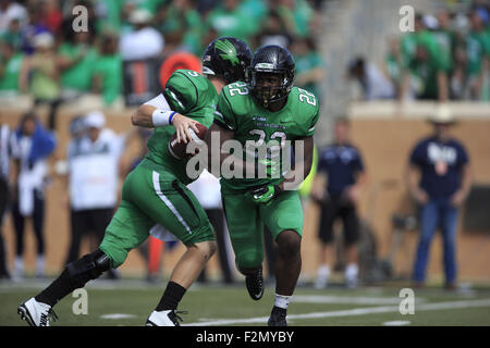 Denton, TX, Stati Uniti d'America. Xix Sep, 2015. 19 settembre 2015: Nord Texas verde medio running back Antoinne Jimmerson #22 durante il NCAA Football gioco tra il riso gufi e il nord Texas significa verde a Apogee Stadium di Denton, TX. Credito: JP Waldron/ZumaPress © Jp Waldron/ZUMA filo/Alamy Live News Foto Stock