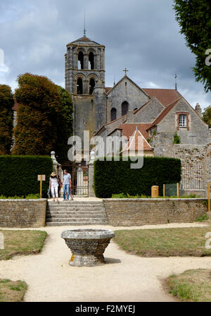 Giardini della Abbazia di Vezelay, Borgogna, Francia Foto Stock