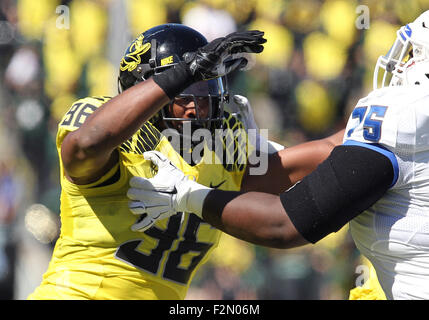 Autzen Stadium, Eugene, OR, Stati Uniti d'America. Xix Sep, 2015. Oregon Ducks linebacker Christian francese (96) durante il NCAA Football gioco tra le anatre e la Georgia State pantere a Autzen Stadium, Eugene, o. Larry C. Lawson/CSM/Alamy Live News Foto Stock