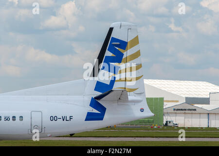 MANCHESTER, Regno Unito - Agosto 07, 2015: VLM Fokker F50 livrea di coda all'Aeroporto di Manchester Aug 07 2015. Foto Stock