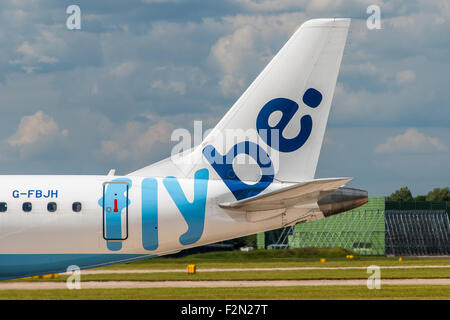 MANCHESTER, Regno Unito - Agosto 07, 2015: Flybe Embraer ERJ-175 livrea di coda all'Aeroporto di Manchester Aug 07 2015. Foto Stock