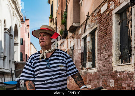 Ritratto di un gondoliere, Venezia, Italia Foto Stock