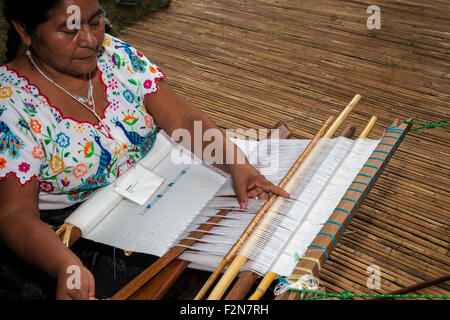 Weaver da Monsefu, nel nord del Perù. Foto Stock