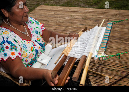 Weaver da Monsefu, nel nord del Perù. Foto Stock