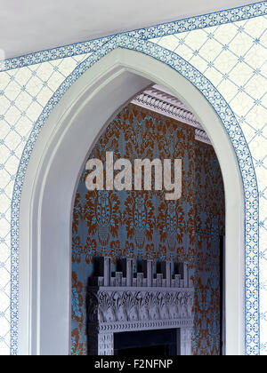 Plaid camera/ Walpole's bedchamber, sfondo, porta il dettaglio. Strawberry Hill House, Twickenham, Regno Unito. Architetto: Horace W Foto Stock