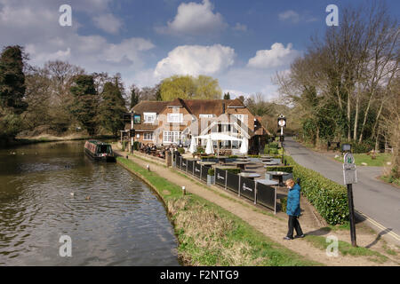 Il dispositivo di ancoraggio, Pub, Ristorante nella serratura Pyrford, Wisley, Surrey, Regno Unito Foto Stock