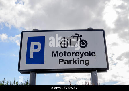 Un parcheggio moto segno moto solo, England Regno Unito. Foto Stock