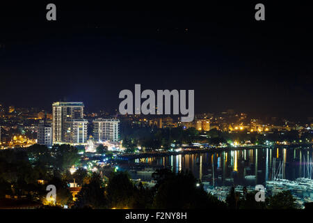 La città di notte, Budva Montenegro, Balcani Foto Stock