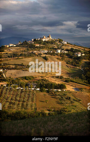 Campagna attorno a Pietranico in Abruzzo, Italia. Foto Stock