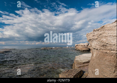 Monoliti e seascape nell arcipelago di Mingan Parco nazionale di riserva del Canada, Québec, Canada Foto Stock