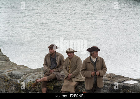 Charlestown, Cornwall, Regno Unito. Il 22 settembre 2015. La BBC Poldark serie, fissando Aidan Turner, continua la ripresa in Charlestown, con una folla di curiosi a guardare. Credito: Simon Maycock/Alamy Live News Foto Stock