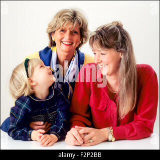 Tre generazioni di donne : la nonna, madre e figlia Foto Stock