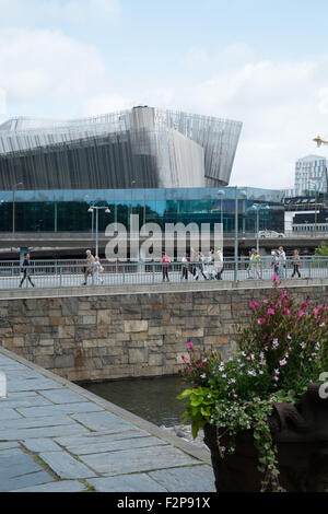 Moderno in acciaio e vetro di Stoccolma edificio sul lungomare Foto Stock