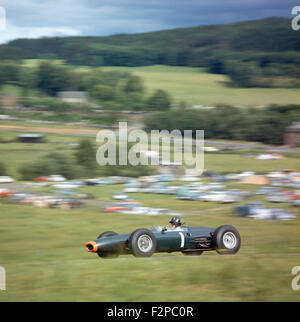 Graham Hill nel suo BRM Foto Stock